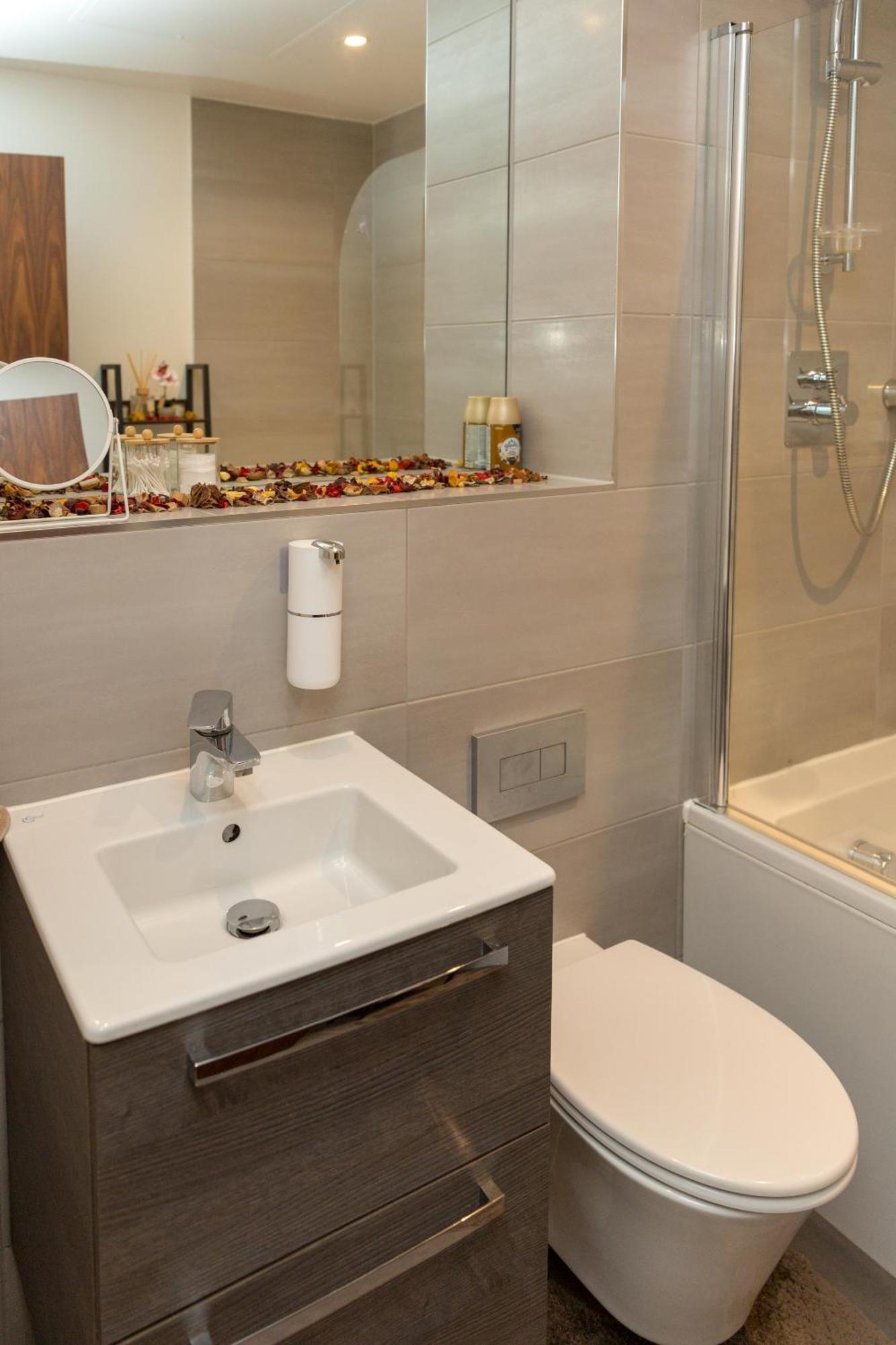 Sweet Stay, 2 Bed Apartment Бирмингам Екстериор снимка